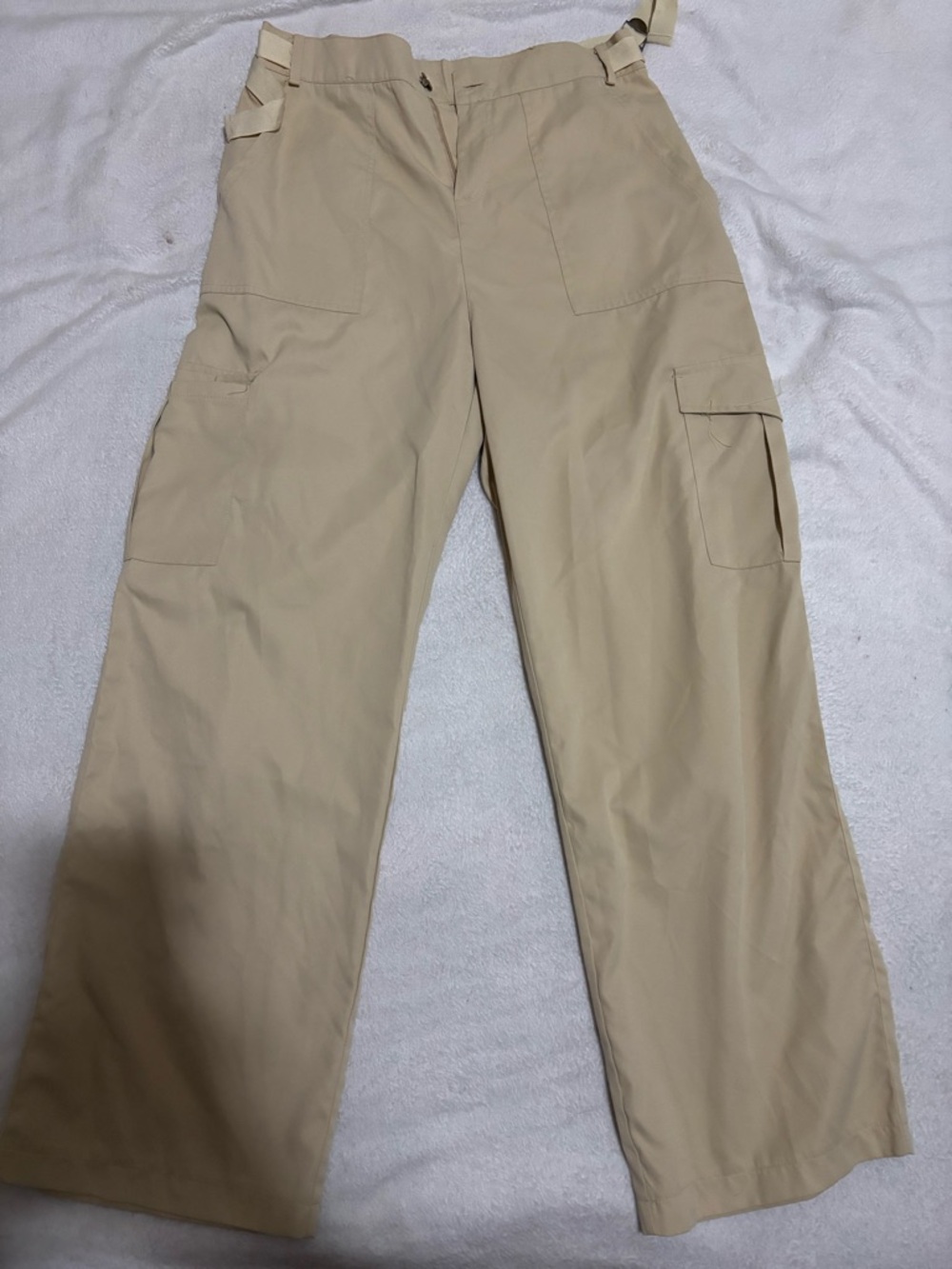 Women’s Straight-Leg Cargo Pants in Tan